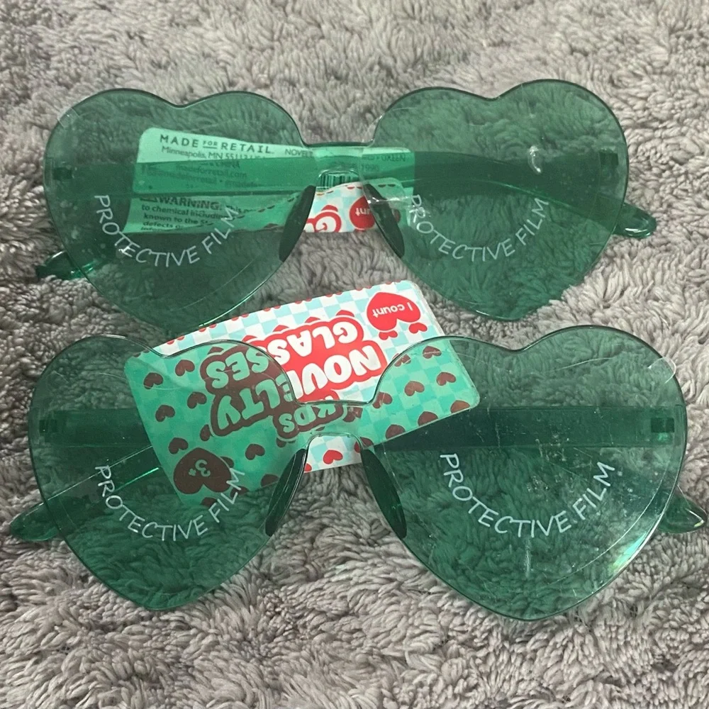 2-Pack Kids Green Heart-Shaped Novelty Glasses – New with Tags